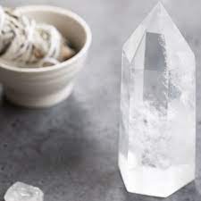 To cleanse with clear quartz, simply place the stones you want to recharge next to your white quartz crystal. Clear Quartz Crystal Uses In Feng Shui