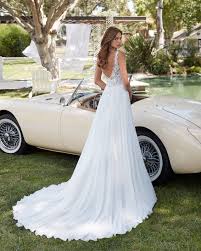 Die vielfältigkeit bei brautkleid lange schleppe ist ohne zweifel sehr umfangreich. Brautkleid A Linie Sposia Dein Brautsalon In