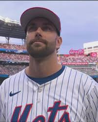 Pete Alonso, David Peterson and Edwin Díaz are introduced at the All-Star  Game 🌟