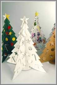 Kreasi pohon natal dari berbagai benda ini sangat unik dan keren. The Romp Family 30 Ide Keren Gambar Pohon Natal Dari Kertas Karton