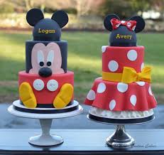 Mickey And Minnie Cakes Cake By Elisabeth Palatiello Gateau Mickey Et Minnie Gateau Anniversaire Mickey Idee Gateau