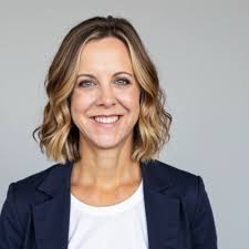 Meet Jennifer Davis! Jenni joined the Jenkins MBA program with a clear  purpose: to accelerate her career, develop strategic skills and secure her  family's future. What drew her to NC State was