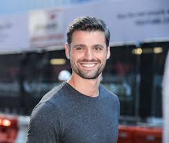 'bachelor' franchise faves who should be the bachelorette in 2018. Bachelor Nation Is Absolutely Losing Its Sh T Over The Tweets Peter Sent Becca K Mens Hairstyles Haircuts For Men Grey Hair Looks