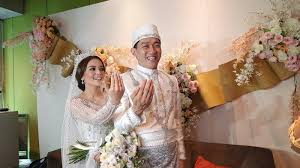 Citra monica mengunggah sebuah foto yang di dalamnya terdapat sang calon suami, ifan seventeen, dengan putri kandungnya 2. 6sfsx2icsiqlkm