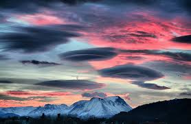 Demikianlah gambar henna tangan yang simple dan cantik. Gambar Awan Cantik