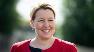 Franziska giffey (née süllke, born 3 may 1978) is a german politician of the social democratic party (spd) who has been serving as minister for family affairs, senior citizens, women and youth in the government of. Franziska Giffey Privat Diese Diagnose Ruinierte Ihr Den Traumberuf News De
