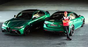 05:45 brutális jégeső csapott le räikkönenék otthonára ( f1világ.hu ) Kimi Raikkonen Test Drives The Alfa Romeo Giulia Gtam He Helped Develop Carscoops