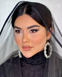 بافت يه پوست طبيعى و بدون ادیت اين شكلى هست گول فيلترا و اديتايى كه روى  عكسا و ويديوها میندازن نخورین 🫶🏼🥰 خوشحال میشم نظرتون رو برام بنویسید ♥️  Makeup; @makeup_fatemehehsani #میکاپ #