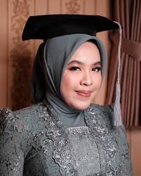 For @otherlands_ 's company profile 🎥 Photographed by @jujudwarf Makeup by  RININTA @merse_team HairDo by @nia_hairnbeauty #merséteamrininta