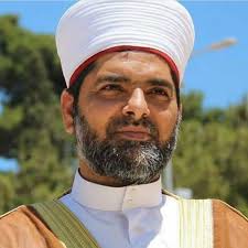 The president of Masjid al-Aqsa, Shaykh 'Umar al-Kiswani said that one of  the awliya of al-Quds rang him one night and told him his life was in  danger so he should remain
