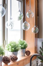 Plenty of bay window decorations to choose from. 30 Diy Christmas Window Decorations Best Holiday Window Ideas
