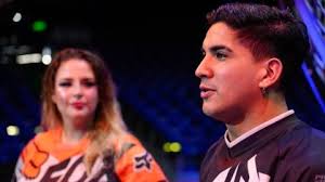 La estudiante de Medicina y el cirquero, los novios que brillan en el show  más peligroso: la esfera de la muerte