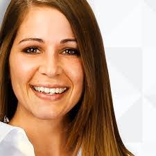 Holly Bowling's Instagram, Twitter & Facebook