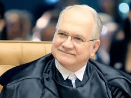 Em razão do princípio da precaução e do perigo da irreversibilidade do comprometimento do direito à saúde, o ministro do supremo tribunal federal, edson fachin, considerou que, ao menos por ora na reclamação ajuizada no stf, o município aponta violação da decisão proferida na adi 6.341, em. Conjur Edson Fachin Se Dispoe A Ser Transferido Para Ser 2Âª Turma Do Stf
