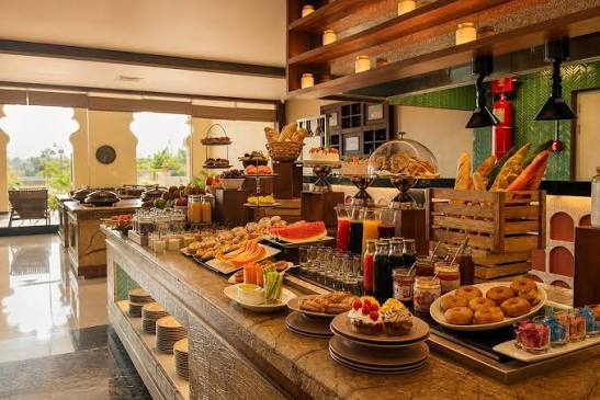 Explore the vibrant street food offerings at Gourmet Street- food court at  Uday Palace Navsari, where flavors from around the world come together in a  delightful culinary experience. #UdayPalaceNavsari  #AMemberOfRadissonIndividuals #NILEHospitality ...