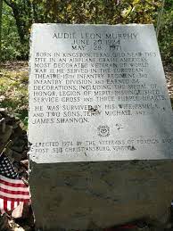 Image Result For Audie Murphy Funeral War Heroes Military Heroes Famous Tombstones