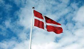 Jun 12, 2021 · irgendeiner reicht den dänischen spielern eine finnische flagge, mit der sie einen sichtschutz um eriksen schaffen. Danische Flaggen Esmark Ferienhausvermittlung