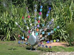 2009 05 29 Wetlands Centre Statue Peacock Made From Cds And Washing Machine Drum 02 By Roy Stead Via Flickr Yard Art Metal Yard Art Metal Art Projects