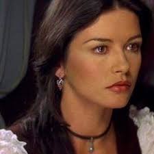 A lo largo de su carrera, ha recibido múltiples reconocimientos por sus logros actorales, entre ellos el premio óscar por su. Epingle Par Essayed Imen Sur Catherine Zeta Jones Astuces Beaute Visage Coiffure Et Beaute Belles Actrices
