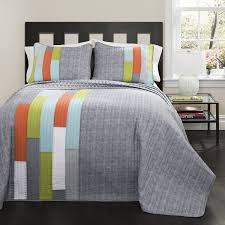Additional orange is found in the decor such as on the bed pillow and wall art to help tie the color theme together. Amazon Com Lush Decor Full Queen Gray And Orange Shelly Stripe Quilt Modern Geometric Pattern Reversible 3 Piece Bedding Set Home Kitchen