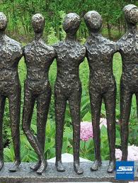 Holen sie die natur in ihre gärten. Moderne Bronzefigur Fur Den Garten Gruppe Arbeiter Online Kaufen