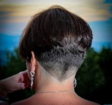 Le carré plongeant court est aussi connu sous son nom anglais de bob. 1001 Idees Carre Plongeant Nuque Rasee Le Style Dans Le Cou