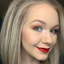 Julie Deery's Instagram, Twitter & Facebook