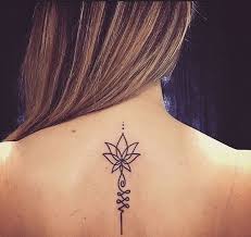 62 Disenos Para Tatuajes De Unalome Y Significados Tatuajes Geniales