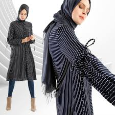 Kollari Buzgulu Bagcikli Tunik Model Kodu 18k2416 0312 473 5190 Sitare Giyim Tesettur Kap Tunik Elbise Trenc Trenckot Moda Stilleri Moda Giyim