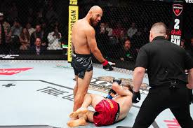 Jean Silva dá show e aplica nocaute no card principal do UFC Seattle