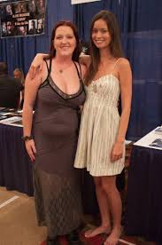 With nathan fillion, gina torres, alan tudyk, morena baccarin. Summer Glau Com On Twitter Summer Channeling Her Inner River Tam By Posing Barefoot At Dragon Con 2010 Summerglau Firefly Browncoats Rivertam Barefoot Https T Co Fi2okqzfvr