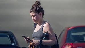 Belle gibson's life story was one of those fairy tales we desperately wanted to believe was true. Belle Gibson Emails Blogger Sent When She Realised Jig Was Up