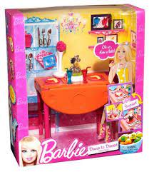 Aujourd'hui, nous allons mettre les couverts à la française avec la salle à manger de la poupée barbie (dining table set). Amazon Com Barbie Dinner To Dessert Dining Room Set Toys Games Barbie Toys Little Girl Toys Barbie Playsets