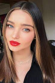 20 Trendy Hair Colors You Ll Be Seeing Everywhere In 2021 Miranda Kerr Hair Brunette Balayage Hair Hair Streaks