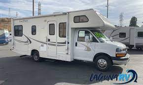 Who makes four winds campers. 2004 Four Winds 5000 23a Laguna Rv
