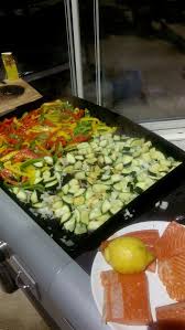 Saumon A La Plancha Et Ses Petits Legumes Recette Saumon Plancha Recette Saumon Legumes A La Plancha