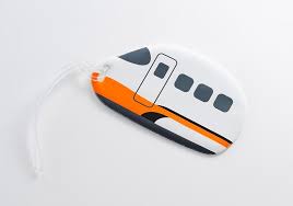 【trc台灣鐵道故事館∕大方送禮包 】鐵支路『q版扇形車庫+12輛迴力車送禮包』∕小朋友最愛迴力車火車玩具∕台鐵商標授權正品 $ 1,990 【trc台灣鐵道故事館／大全套有現貨 】『q版扇形車庫+任選18台迴力小火車』可選最新款! å°ç£é«˜éµ é«˜éµqç‰ˆé€ åž‹è¿´åŠ›è»Šå››è¼›çµ„