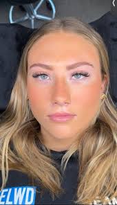 Hey ladies! I'm in need of a model who would let me do a mega set of lashes  and ear piercing! 💗 I've just recently qualified in ear pericing so I'm in