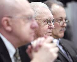 Board votes to offer UND presidency