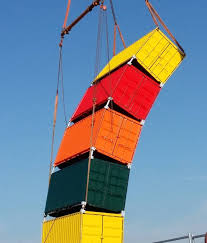 Installation De La Catene De Conteneurs Pour Les 500 Ans Du Havre Imagine Par Vincent Ganivet Un Ete Container House Shipping Container Container Buildings