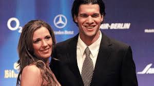 Martin ist nach london geflogen um dort einige interviews zu führen. Promi Big Brother Simone Mecky Ballack Emport Uber Werner Hansch Aussagen
