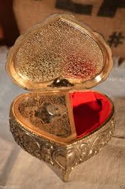 It plays itsumo nando demo/always with me, a popular tune. Vintage Lovely Sankyo Silver Metal Heart Shaped Bridge Music Trinket Box Japan 10 Metal Heart Trinket Boxes Music Box