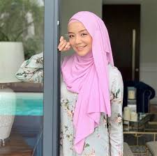 Mira filzah tutorial tudung shawl simple terkini cantik kekinian | 10 hijab styles. Cara Pakai Shawl Mira Filzah Mf Mira Filzah Fans Di Instagram Resipi Mak Esah Jam Pastikan Anda Memasang Jarum Dengan Benar Agar Posisi Hijab Tetap Rapi Rank Tear