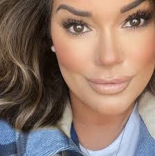 Paula Lowman's Instagram, Twitter & Facebook