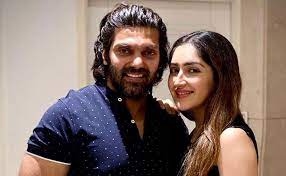 Arya and sayeesha got married in 2019 in a grand ceremony, attended by friends and family. Yzt0t Dxxge9ym