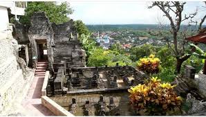 He was one of the wali songo or nine saints, along with his father sunan ampel and his brother sunan bonang. Makam Keramat Sunan Sendang Duwur Lamongan Jawa Timur