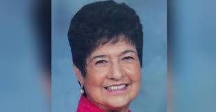 Mandi Luna's Instagram, Twitter & Facebook