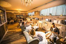 Mint provides each client with a new disposable emery board, buffer, and pumice stone during their manicure and pedicure services. Nail Salons In Chicago For Manicures Pedicures And Nail Art