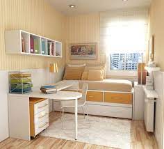 Jika kamar terasa sempit dan sesak, hal ini akan berpengaruh buruk pada mood anda. Tetap Nyaman Dengan 55 Desain Interior Kamar Tidur Sempit Rumahku Unik
