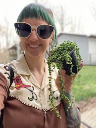 Trying some verigated string of pearls in my pot head❤️